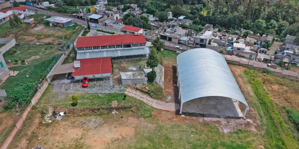 Construcción de arco techo en escuela de Cuautlancingo