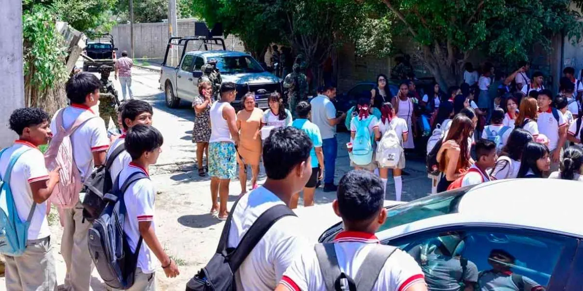 Escuela secundaria en Coyuca de Catalán se va a paro indefinido por falta de luz desde mayo