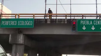 Automovilistas alertan sobre robos desde puente peatonal en Periférico