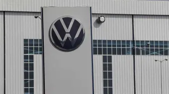 VW evita huelga con aumento del 4%: acuerdo agridulce 