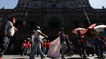 28 de Octubre no cede, presiona