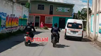 Policías rescatan a dos presuntos ladrones retenidos por vecinos en Texmelucan