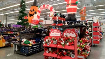 Mercancía festiva en Puebla se vende meses antes: estrategia comercial y emocional para los consumidores