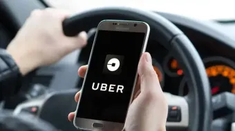FxM propone prohibir plataformas de taxi extranjero como Uber y Didi en Puebla