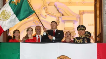 Con emotivo discurso, Alejandro Armenta encabeza su primer Grito de Independencia en Puebla