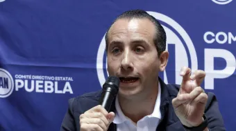 Ni imposiciones ni preferidos en 2027 le insisten panistas a Riestra