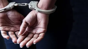 Policía estatal arrestada durante operativo contra banda de robo de carga en Puebla