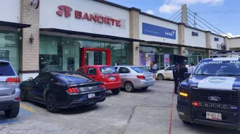 Robos violentos a bancos en Puebla generan alarma; un muerto en San Andrés Cholula