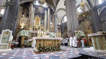 Catedral de Puebla renueva su altar con mármol y ónix de Verona, símbolo de fe y modernidad