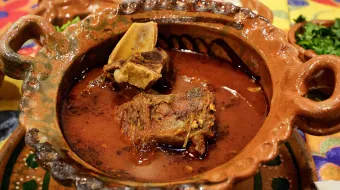Puebla da inicio a la temporada del Mole de Caderas 2025: tradición y sabor mixteco