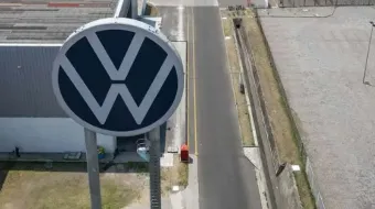 Activa diálogo el gobierno del estado con Volkswagen para evitar despidos