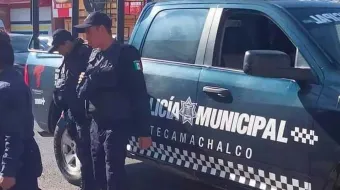 Locatarios golpean a presuntos ladrones y casi los linchan en Tecamachalco