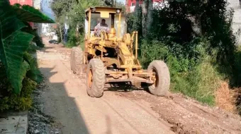  Gobierno de Huauchinango y vecinos mejoran calles de la colonia Zacamila