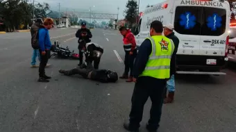 Auto contra moto dejó con fractura de tibia y peroné a motociclista