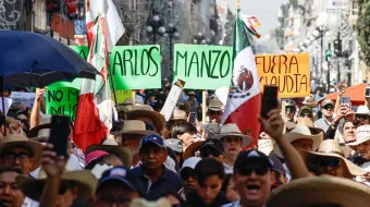 Marcha de la Generación Z vandalizó patrullas en Puebla; hubo un lesionado