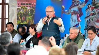 Todo listo para la apertura de mercado, se reunieron locatarios y edil de Huauchinango