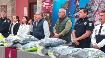 Autoridades de Huauchinango entregaron uniformes a elementos de Seguridad Vial
