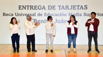 BUAP reconoce apoyo federal y estatal al entregar Becas Benito Juárez a estudiantes de nivel medio superior