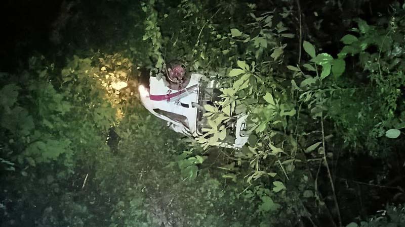 18 lesionados en Huauchinango tras caer colectiva a barranco