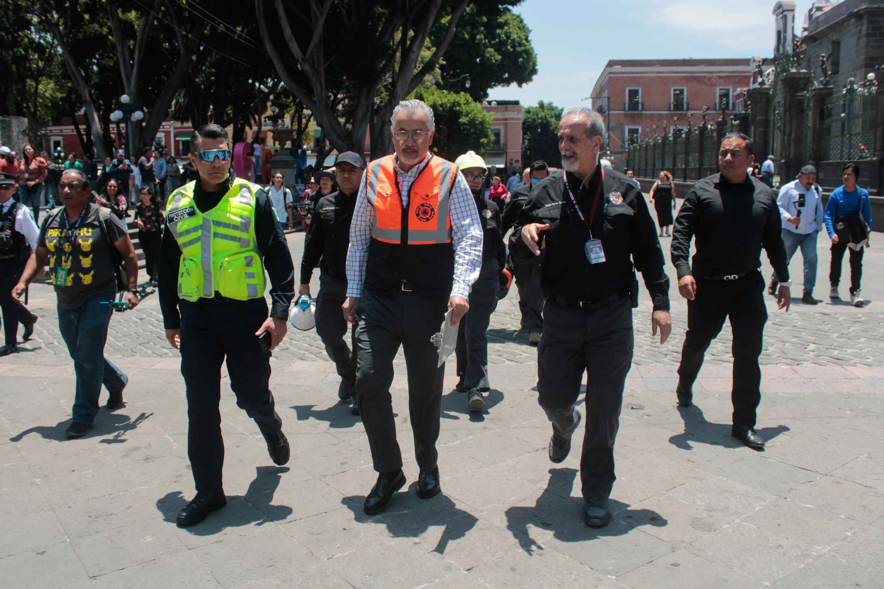 Casi 10 mil personas desalojaron oficinas, edificios, escuelas, hospitales