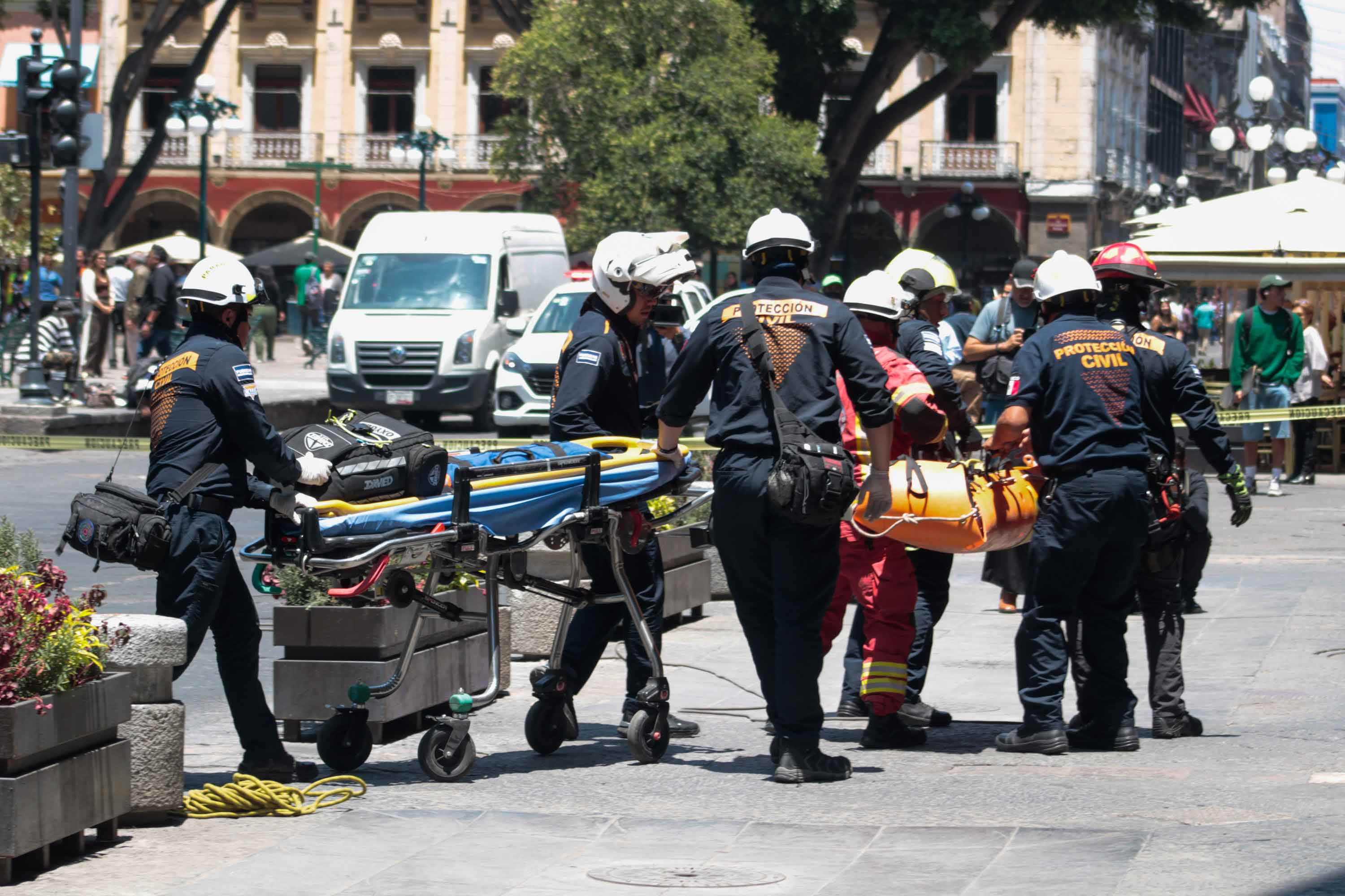 Casi 10 mil personas desalojaron oficinas, edificios, escuelas, hospitales