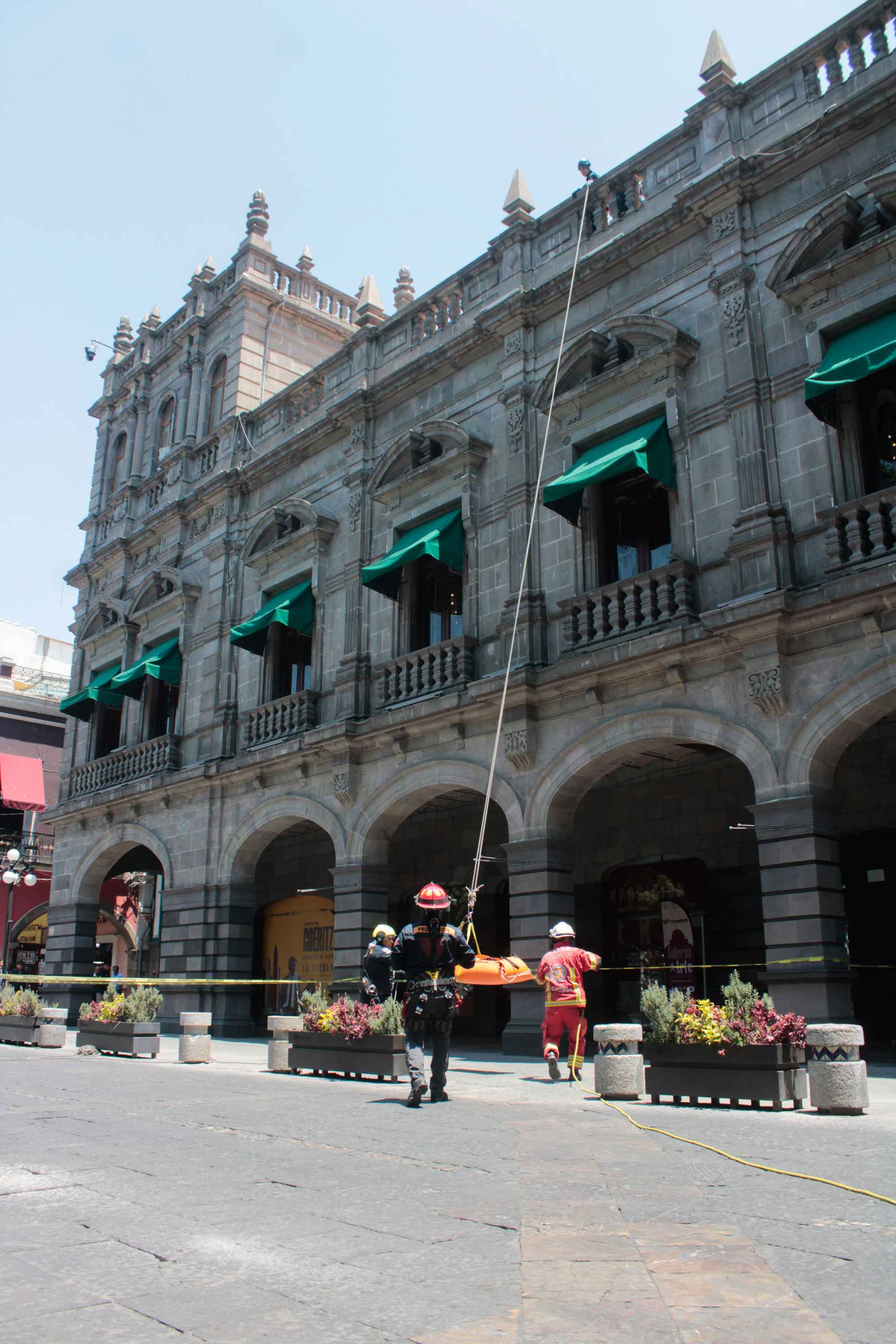 Casi 10 mil personas desalojaron oficinas, edificios, escuelas, hospitales