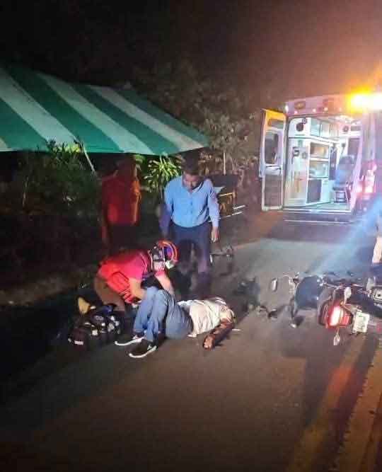 Accidente en la carretera Pachuca-Tuxpan deja motociclista fracturado tras impactar una vaca