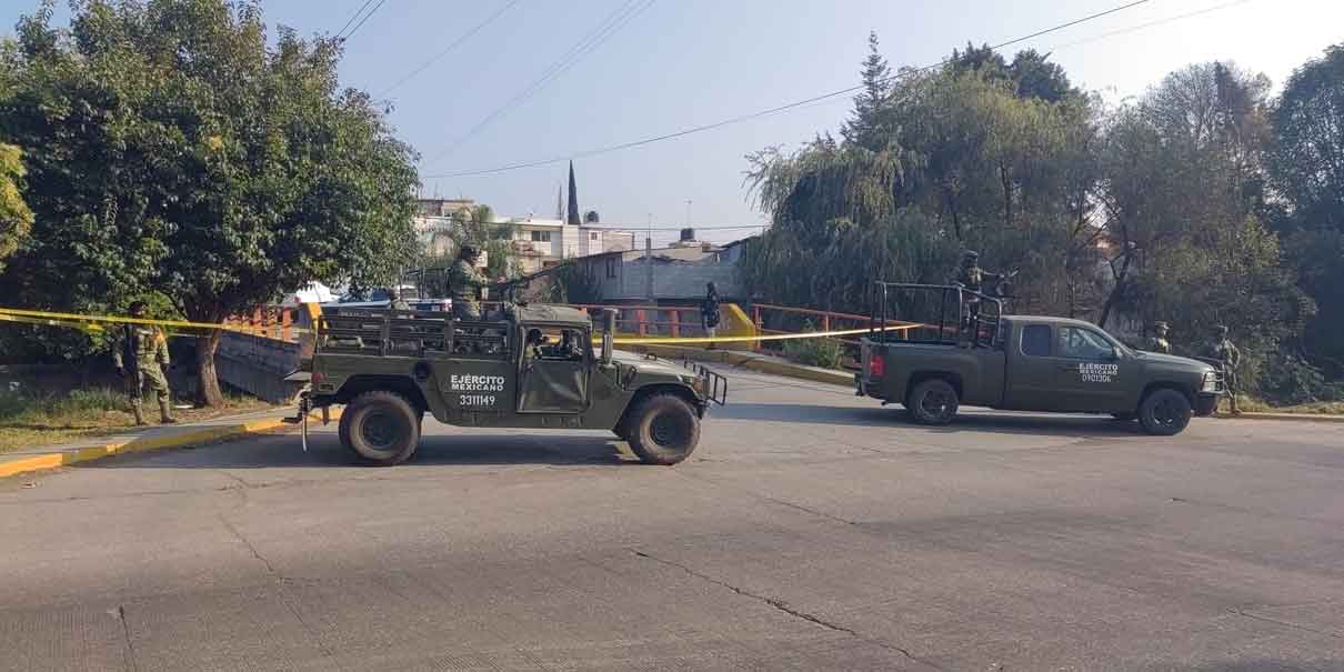 Aparecen dos cadáveres encobijados en calles de Texmelucan