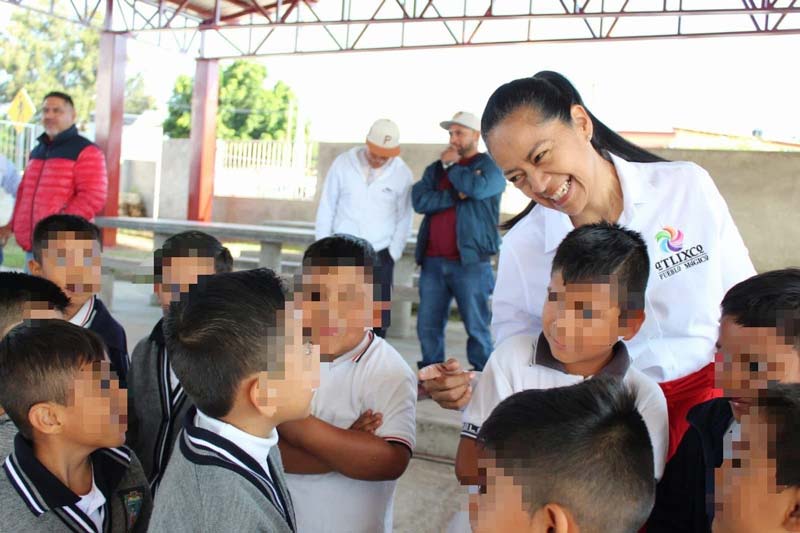 Ariadna Ayala entregó el techado de usos múltiples en primaria de Atlixco