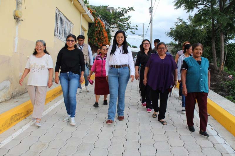 Ariadna Ayala entregó pavimentación en la colonia Los Ángeles en Atlixco
