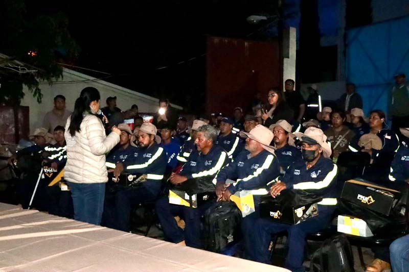 Ariadna Ayala entrega uniformes al personal operativo de Atlixco y fortalece servicios públicos