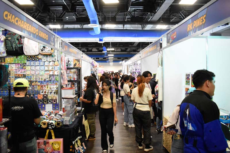 Fanáticos del cómics y anime se reúnen en el Ficomics BUAP 2025
