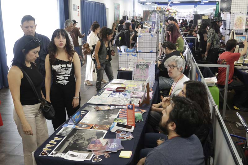 Fanáticos del cómics y anime se reúnen en el Ficomics BUAP 2025