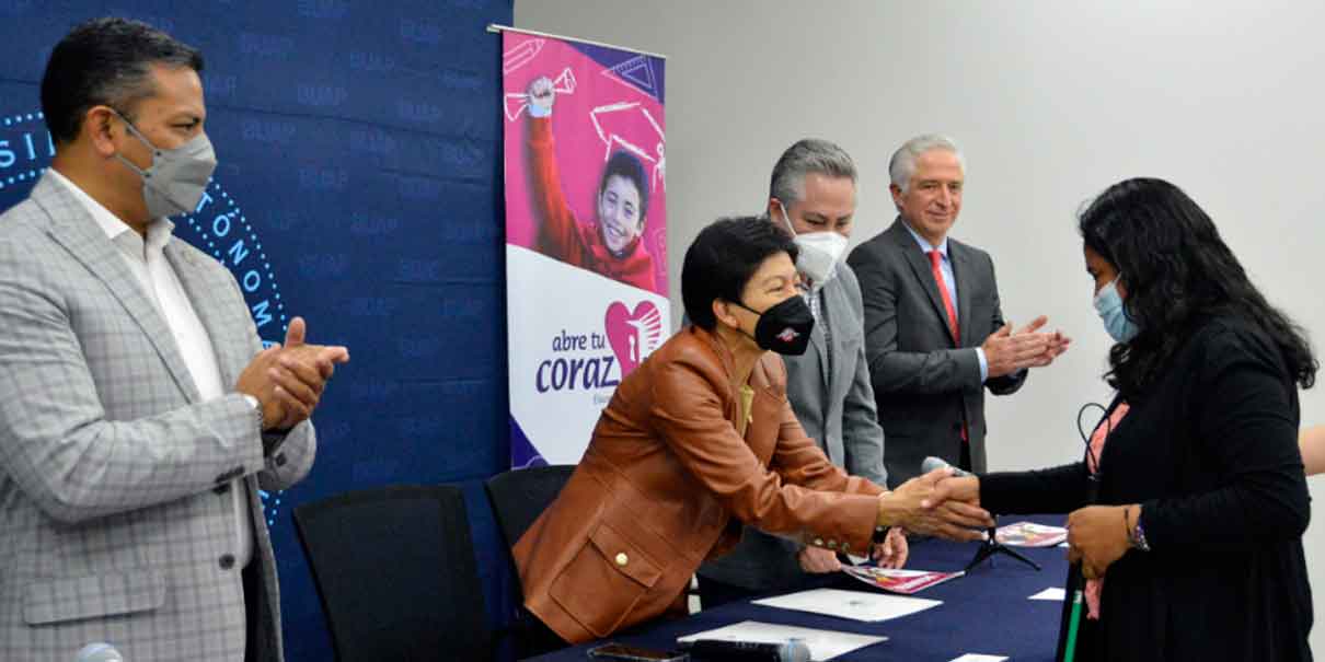 BUAP y el Ipade pretenden frenar deserción escolar con becas