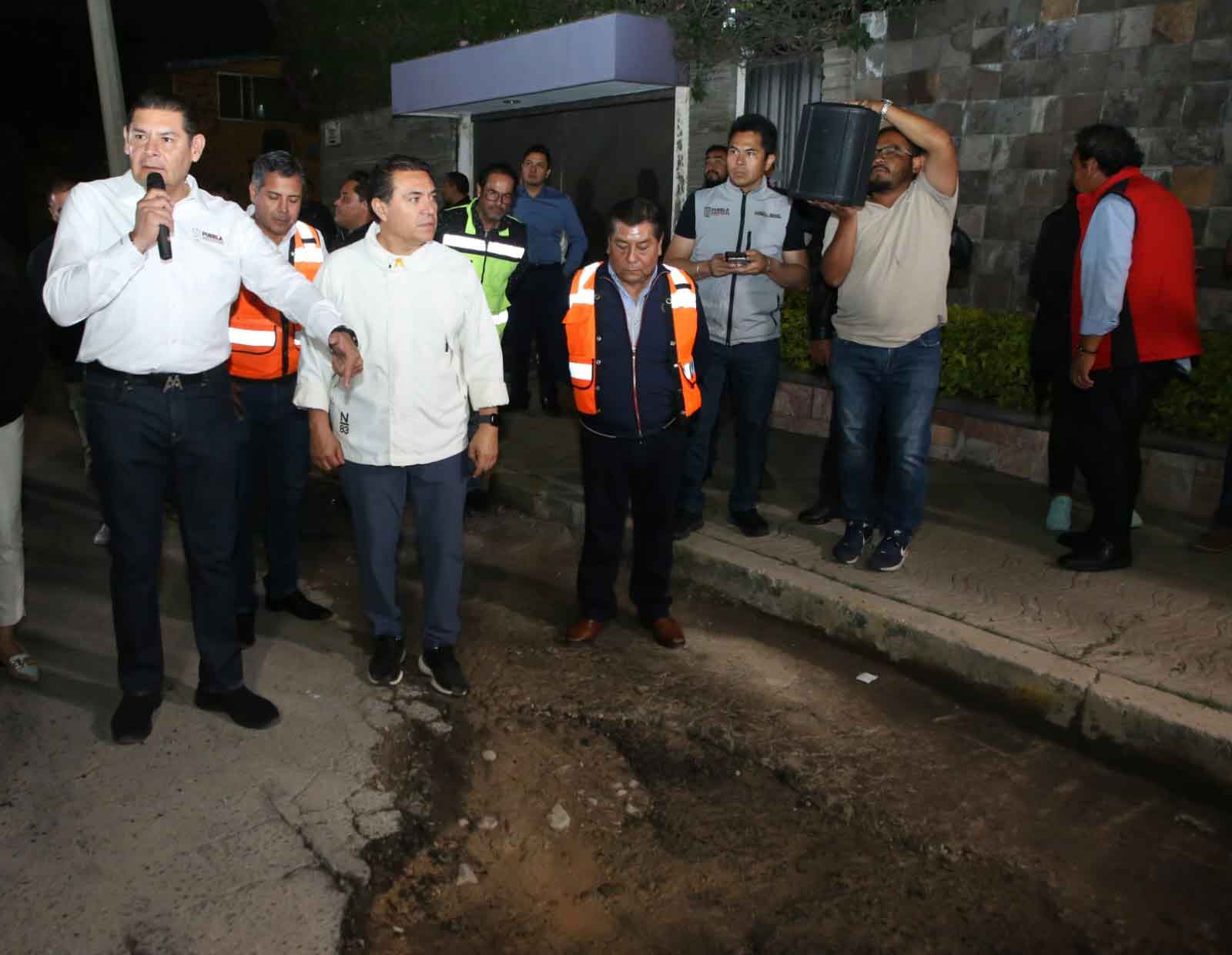 Bachetón trabaja 24 hrs para dignificación de vialidades