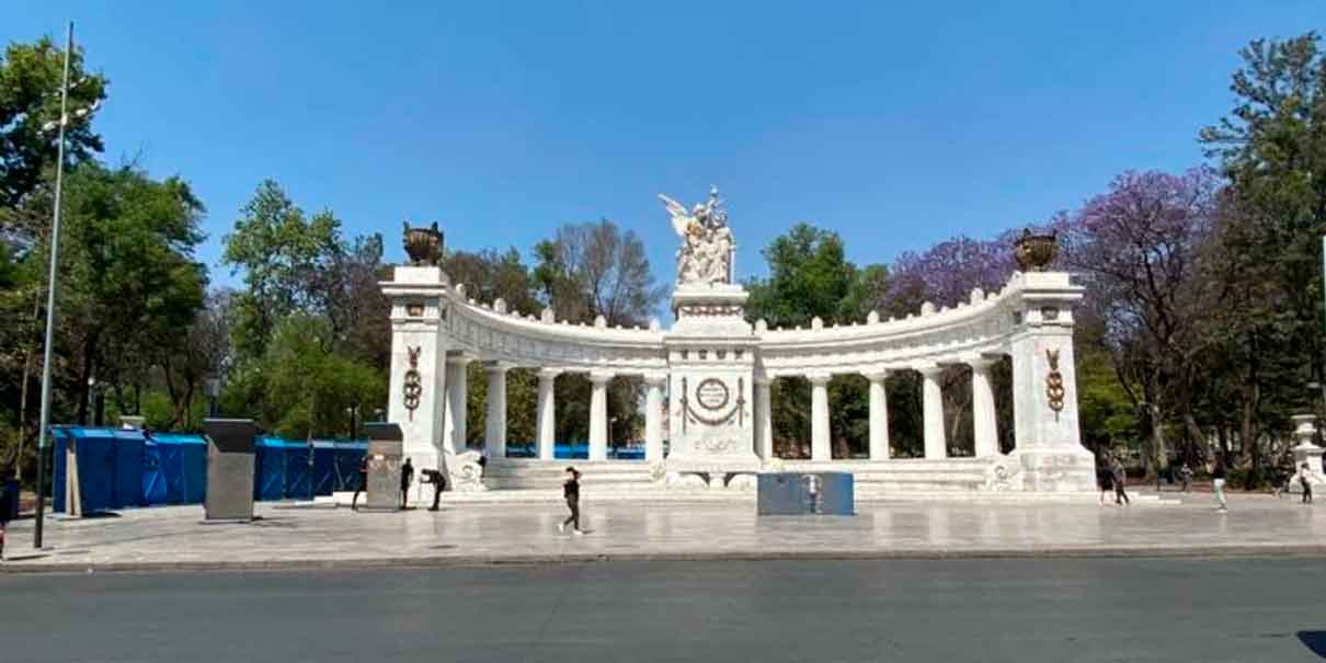 CDMX blinda con vallas metálicas edificios y monumentos previo a la marcha del 8M