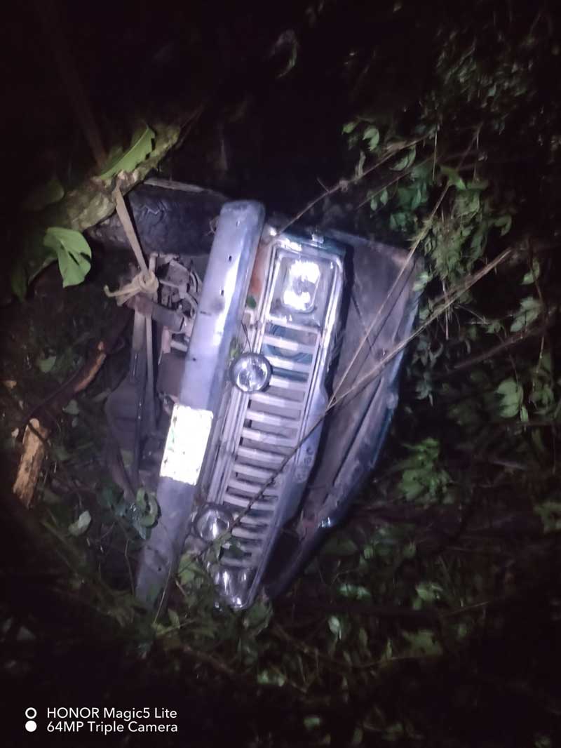 Camioneta cae a barranco en Xicotepec; tres personas resultan lesionadas