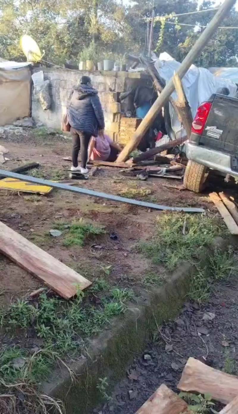 Camioneta se impacta contra casa y deja un muerto en Zacatlán2.jpg