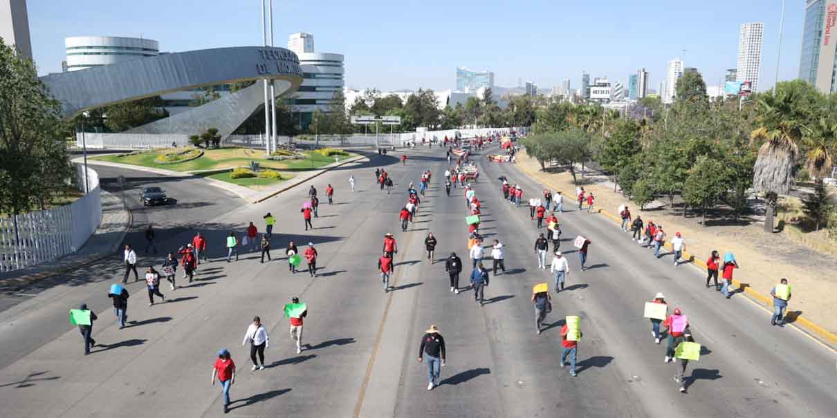 Caos vial en Puebla: Marcha de la 28 de Octubre paraliza Atlixcáyotl y más zonas