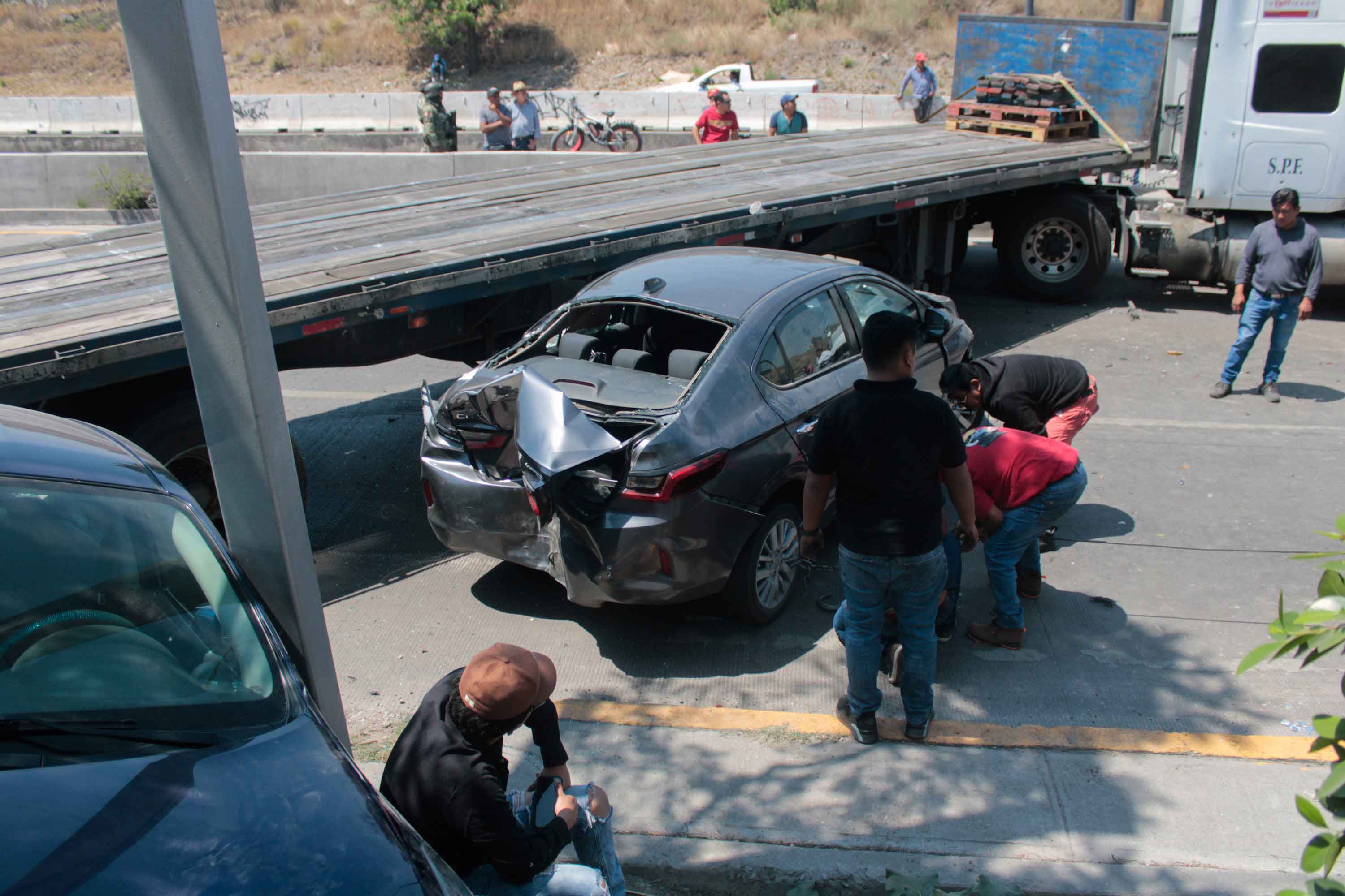 12 lesionados en el Periférico, 9 autos se estrellaron y no hay paso del Norte al Sur