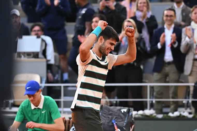 Carlos Alcaraz vence a Jannik Sinner en la final más larga de Roland Garros