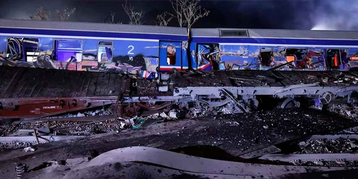 Choque de trenes deja al menos 36 muertos y 85 heridos