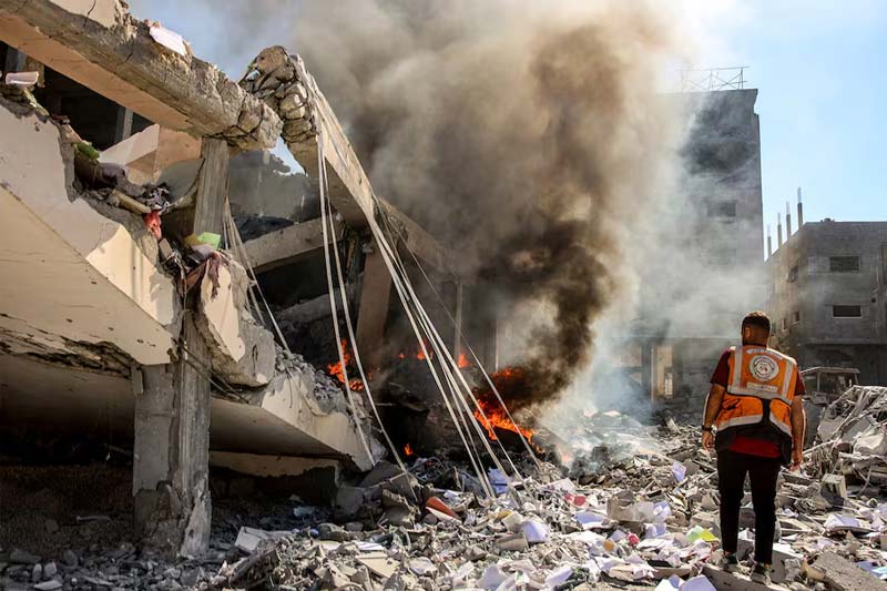 Cientos de palestinos huyen tras ofensiva terrestre de Israel en la Ciudad de Gaza