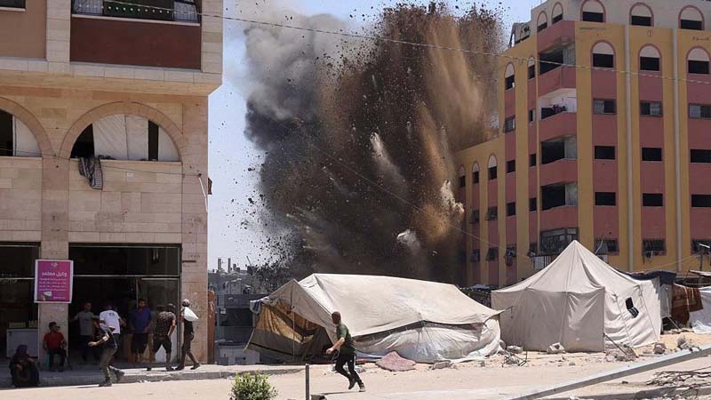 Cientos de palestinos huyen tras ofensiva terrestre de Israel en la Ciudad de Gaza