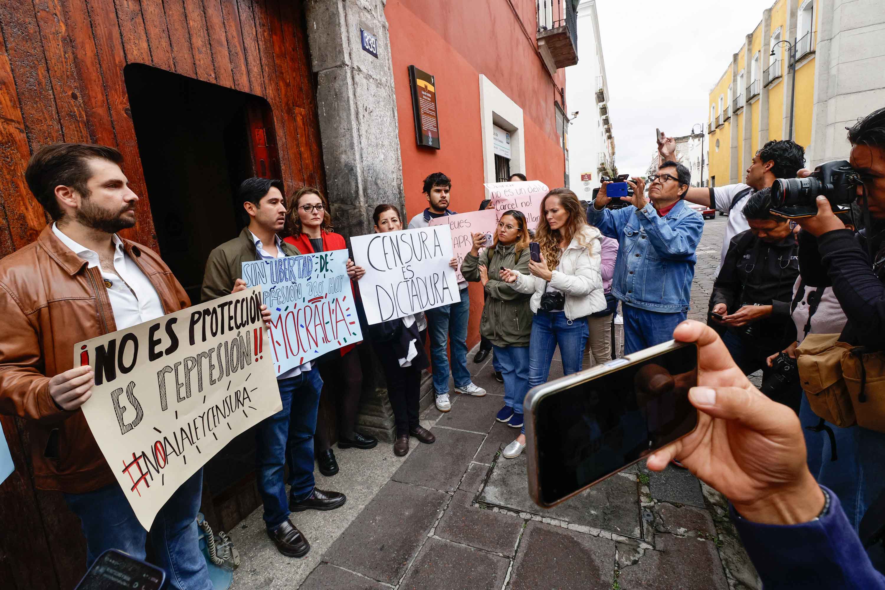 Ciudadanos solicitan impugnar la “Ley Censura” ante la Comisión de Derechos Humanos