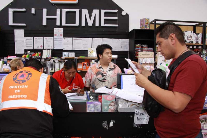 Clausuran negocios que vendían productos de China en operativo de tres órdenes de gobierno