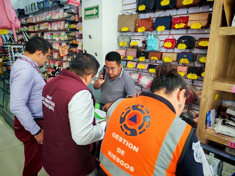 Clausuran negocios que vendían productos de China en operativo de tres órdenes de gobierno