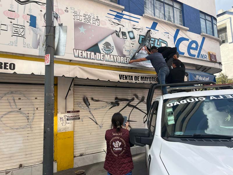 Clausuran negocios que vendían productos de China en operativo de tres órdenes de gobierno