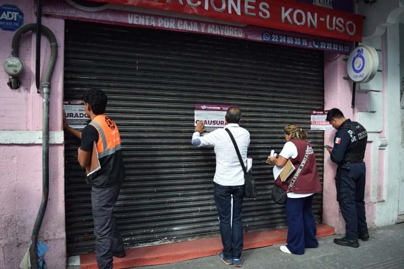 Clausuran negocios que vendían productos de China en operativo de tres órdenes de gobierno