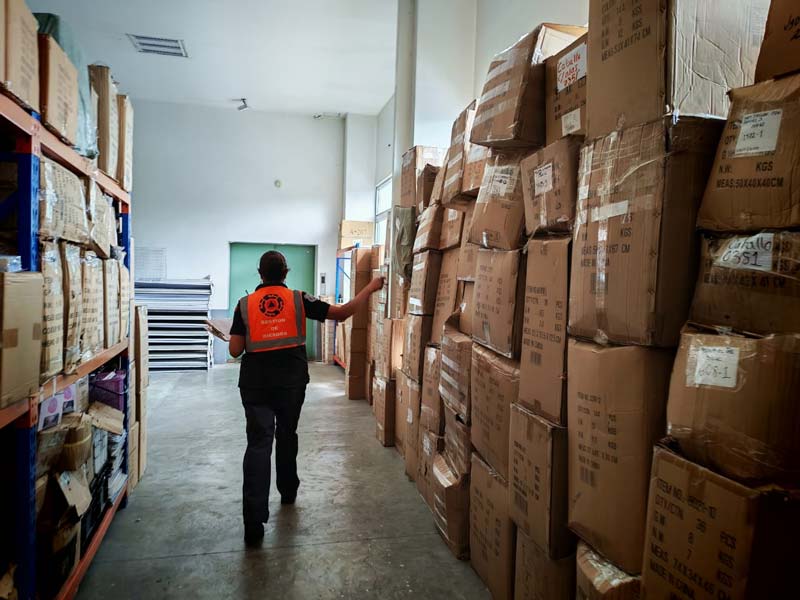 Clausuran negocios que vendían productos de China en operativo de tres órdenes de gobierno
